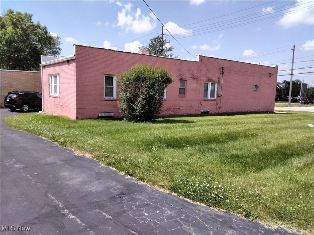 Lee Homes - Commercial Sale