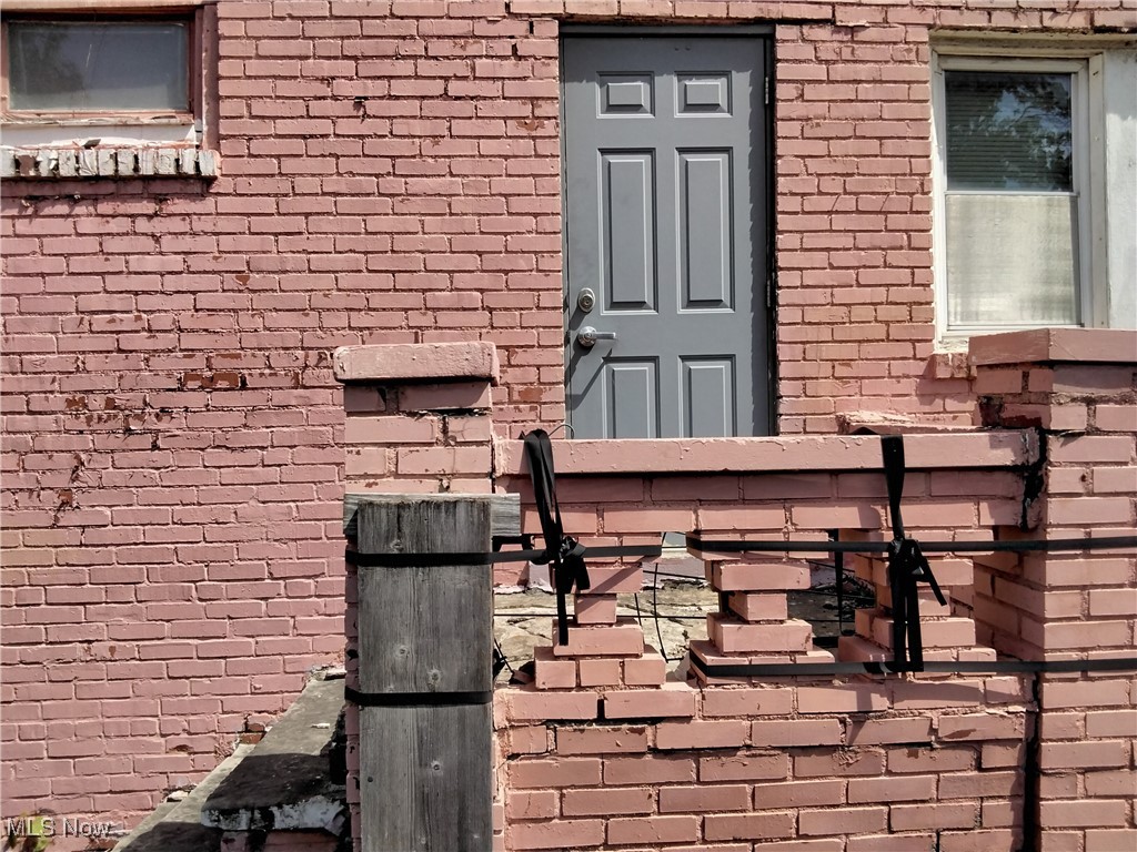 Lee Homes - Commercial Sale