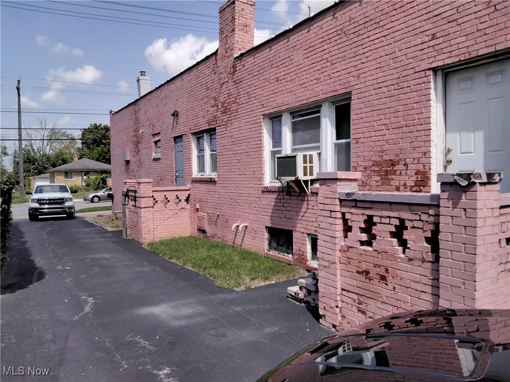 Lee Homes - Commercial Sale