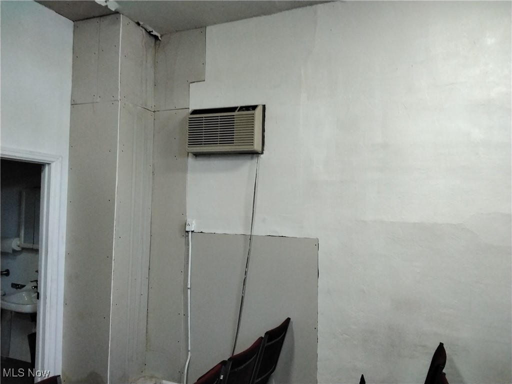 Lee Homes - Commercial Sale