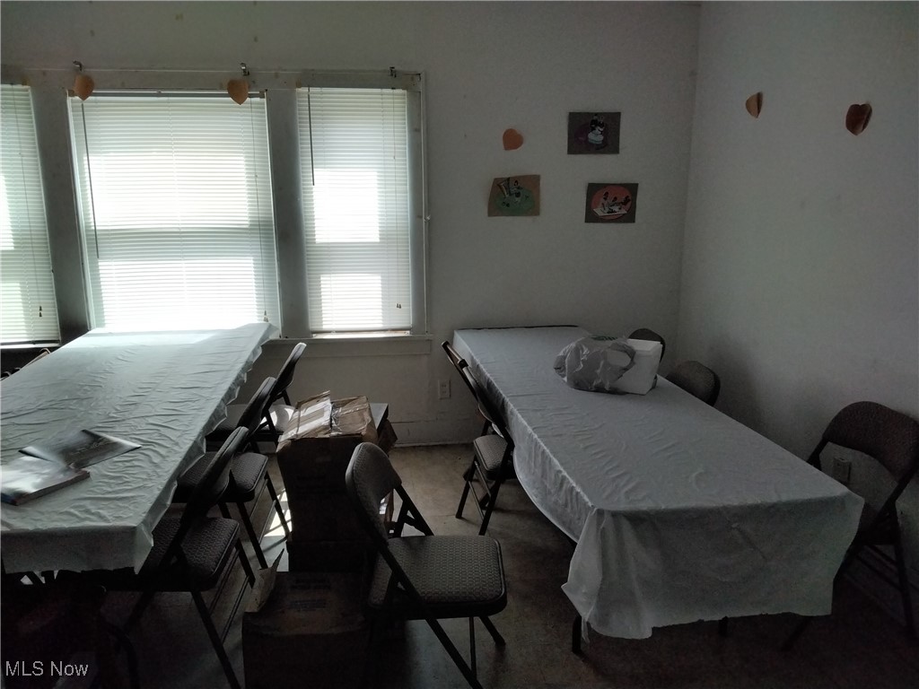 Lee Homes - Commercial Sale