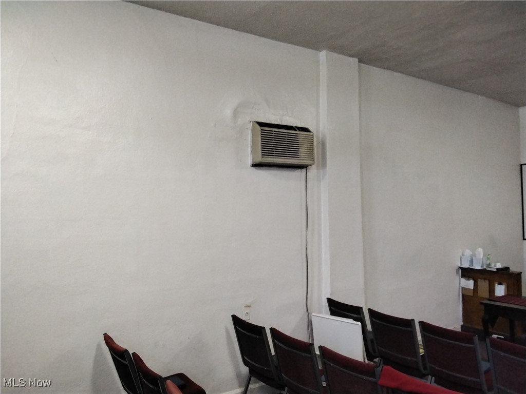 Lee Homes - Commercial Sale