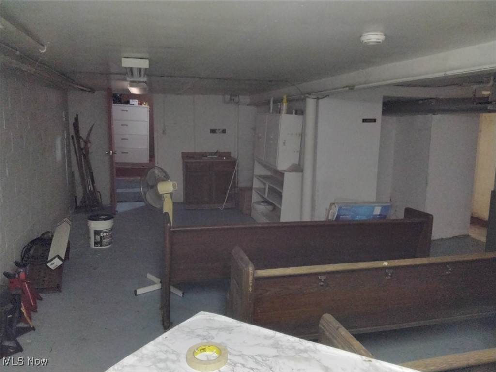 Lee Homes - Commercial Sale