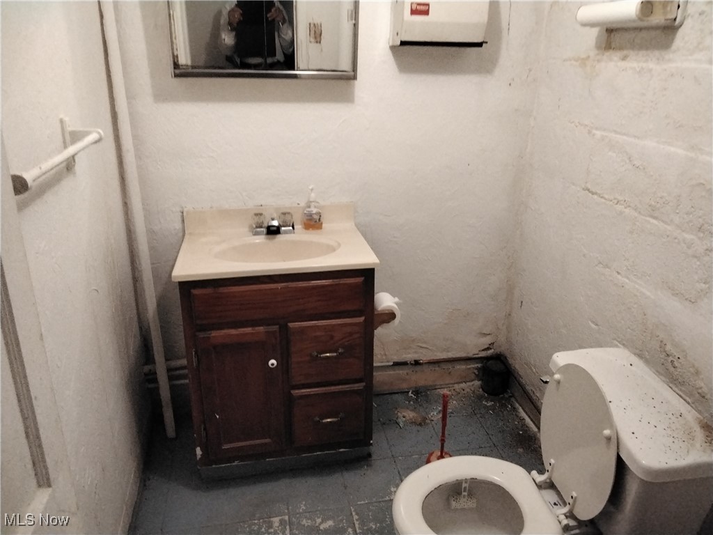 Lee Homes - Commercial Sale