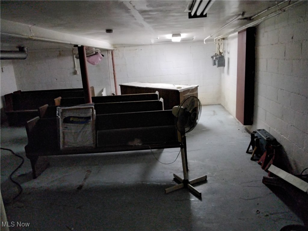 Lee Homes - Commercial Sale