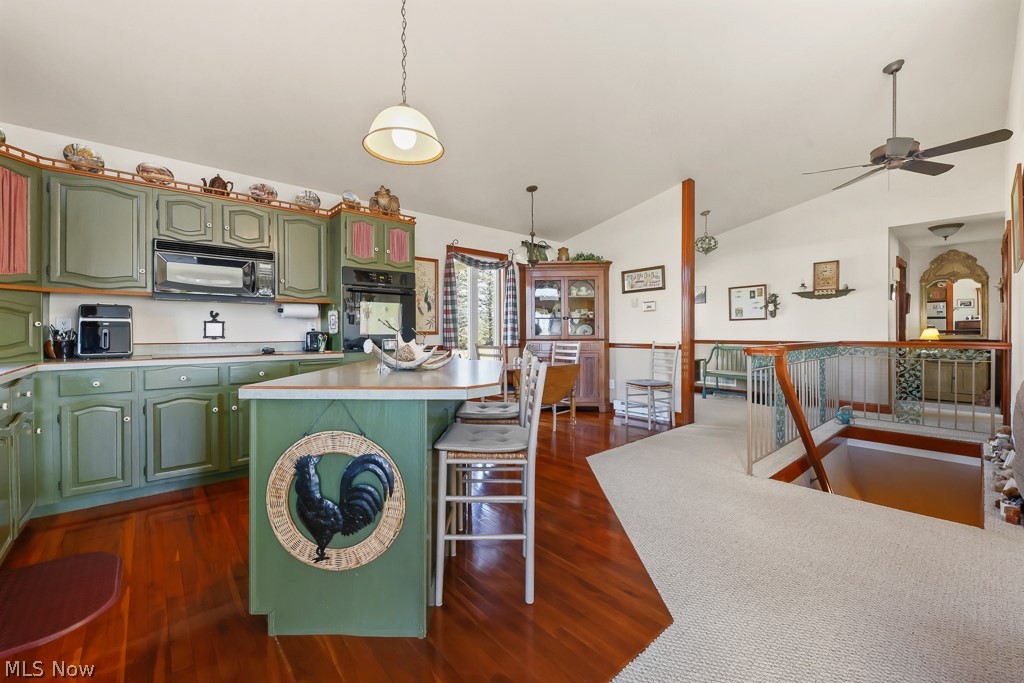 6122 Frederick Avenue NE