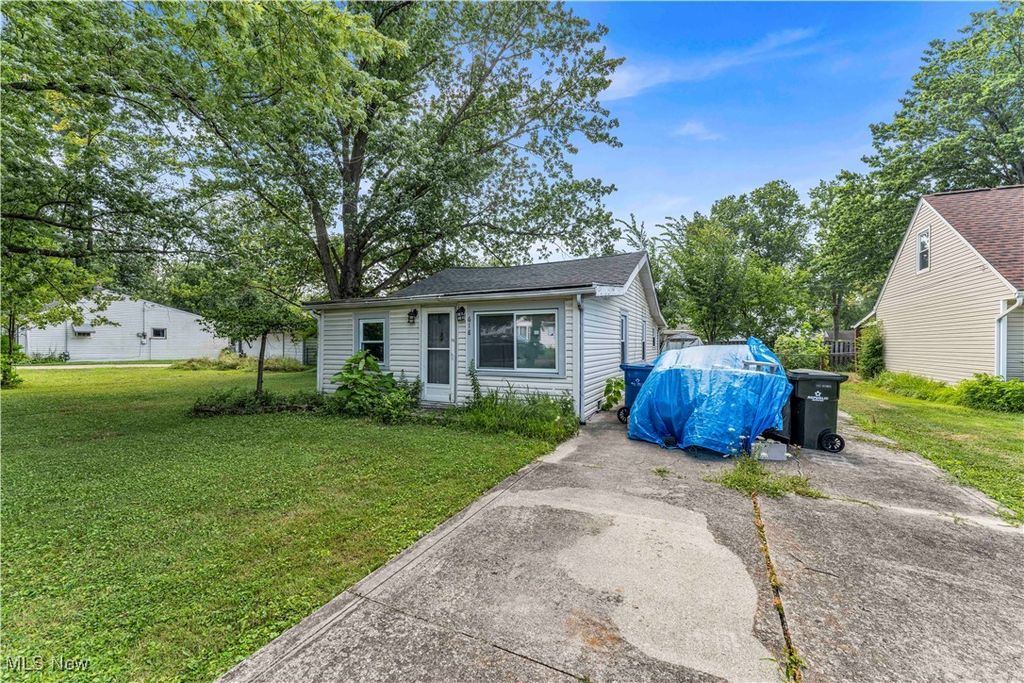 Photo of 618 W Shore Boulevard, Sheffield Lake, OH 44054 (MLS # 5183270)