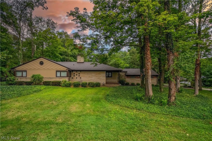 A MUST TO SEE THIS SUPER RANCH STYLE.  A UNIQUE ARCHITECTURAL DESIGN WHEN BUILT IN THE 50'S. HOME HAS SO MUCH CHARM AND CHARACTER TO OFFER. THE STORAGE AND BUILT IN CABINENTS ARE AMAZING. NOTICE THE HUGE PICTURE WINDOWS AND VIEWS. 2 full, 2 half  BATHS, 3 LARGE BDRMS, 3 FIREPLACES. FABULOUS /SPACIOUS LIV RM AND FORMAL DIN RM HIGH CIELINGS, FIREPLACES,HUGE PICTURE WINDOWS AND THE STORAGE. NICE SPACIOUS KITCHEN WITH LOTS OF CABINENTS AND COUNTER SPACE, NICE BREAKFAST BAR. FAMILY/REC RM DESIGNED/DECORATED FOR AN HAWAIIAN ATMOSPHERE WITH FIREPLACE , SO COZY !! 2 CAR ATTACHED GARAGE, STORAGE GALORE!!! LARGE CORNER LOT. VERY PICTURESQUE. NEW ROOF AND GUTTERS, ONLY BACK PART OF BASEMENT WATER PROOFED . VERY NEAT AND CLEAN. CEMENTED DRIVEWAY.

ALL AGES, SIZES AND SQUARE FEET ESTIMATED