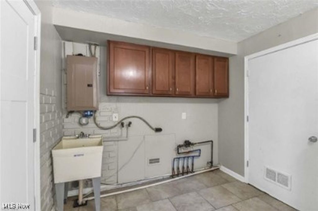 Photo of 640 E 261st Street, Euclid, OH 44132 (MLS # 5180235)