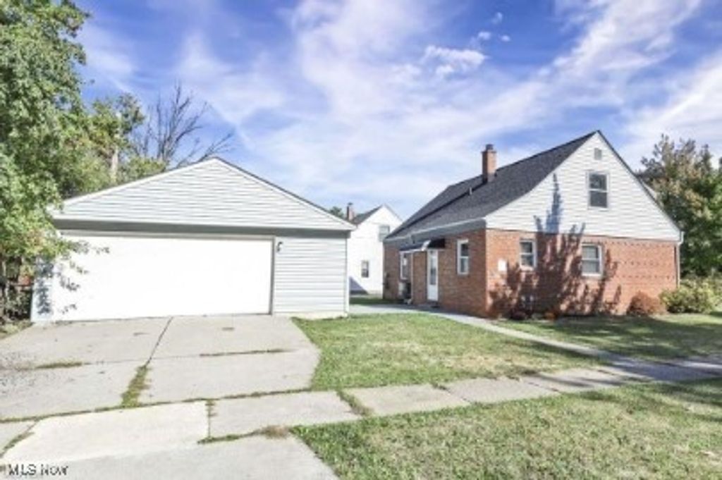 Photo of 640 E 261st Street, Euclid, OH 44132 (MLS # 5180235)