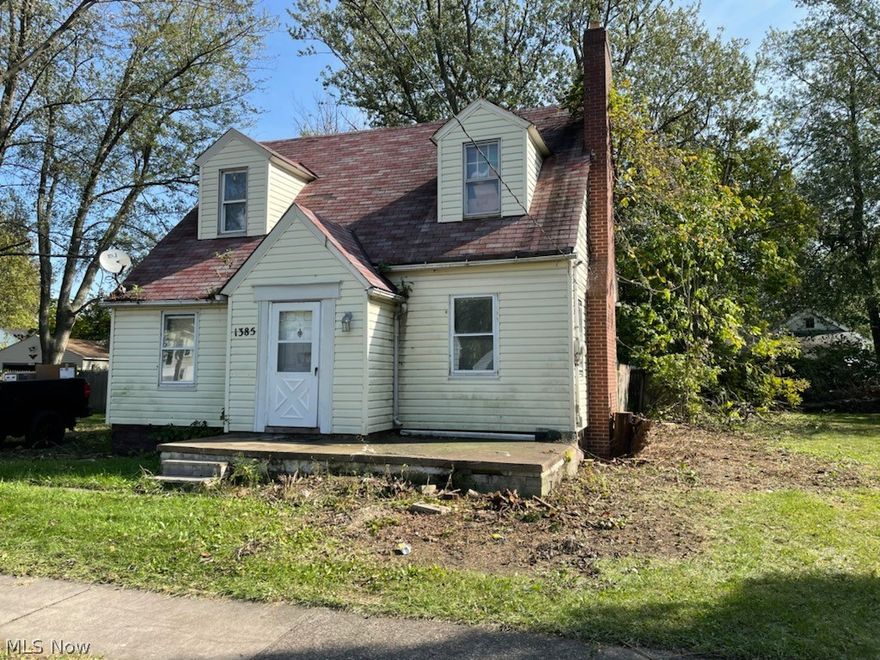 This is a great buy for an investor or someone looking for a fixer upper. This is a solid property that needs some work put into it, but it is just minutes from the lake! The best part is the demo work has already been done! Please visit during day light hours as no utilities are on.