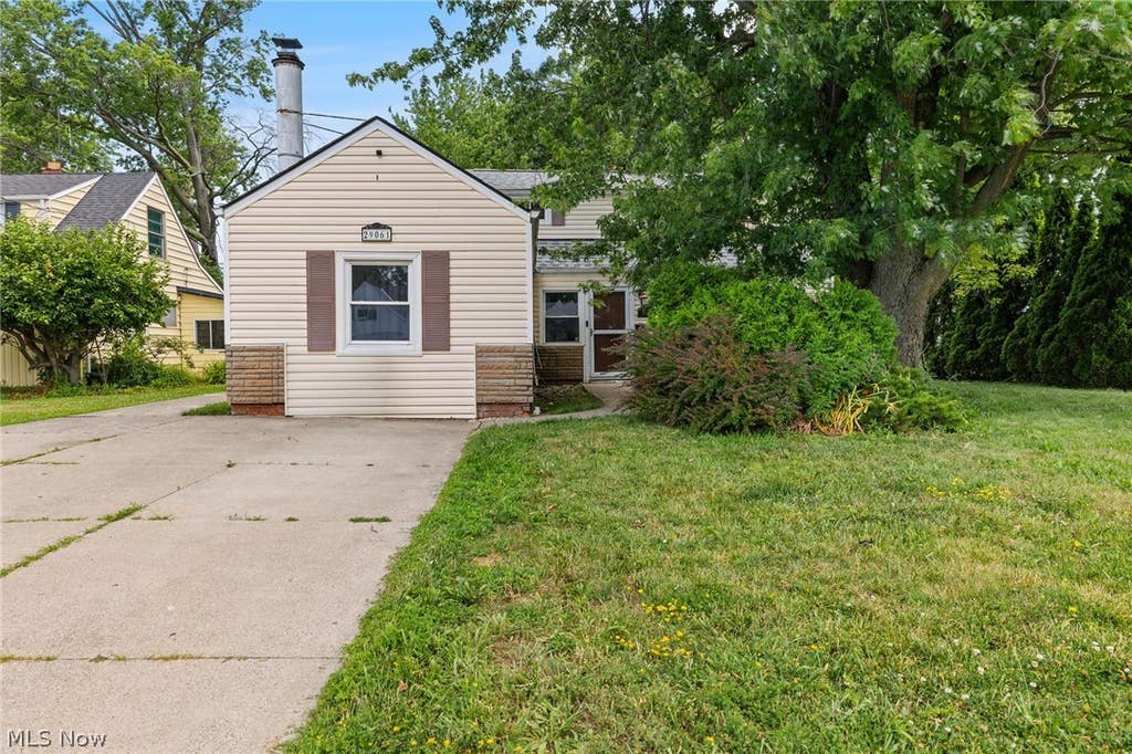 Photo of 29061 W Willowick Drive, Willowick, OH 44095 (MLS # 5223784)