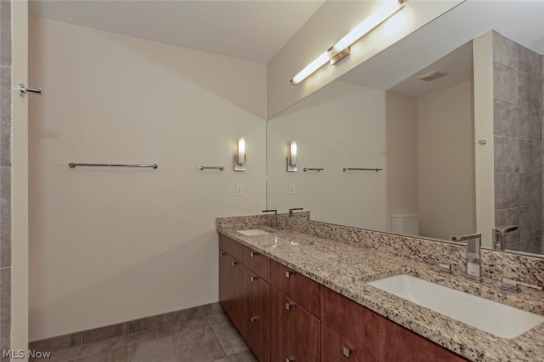 Pinnacle Condo - Residential