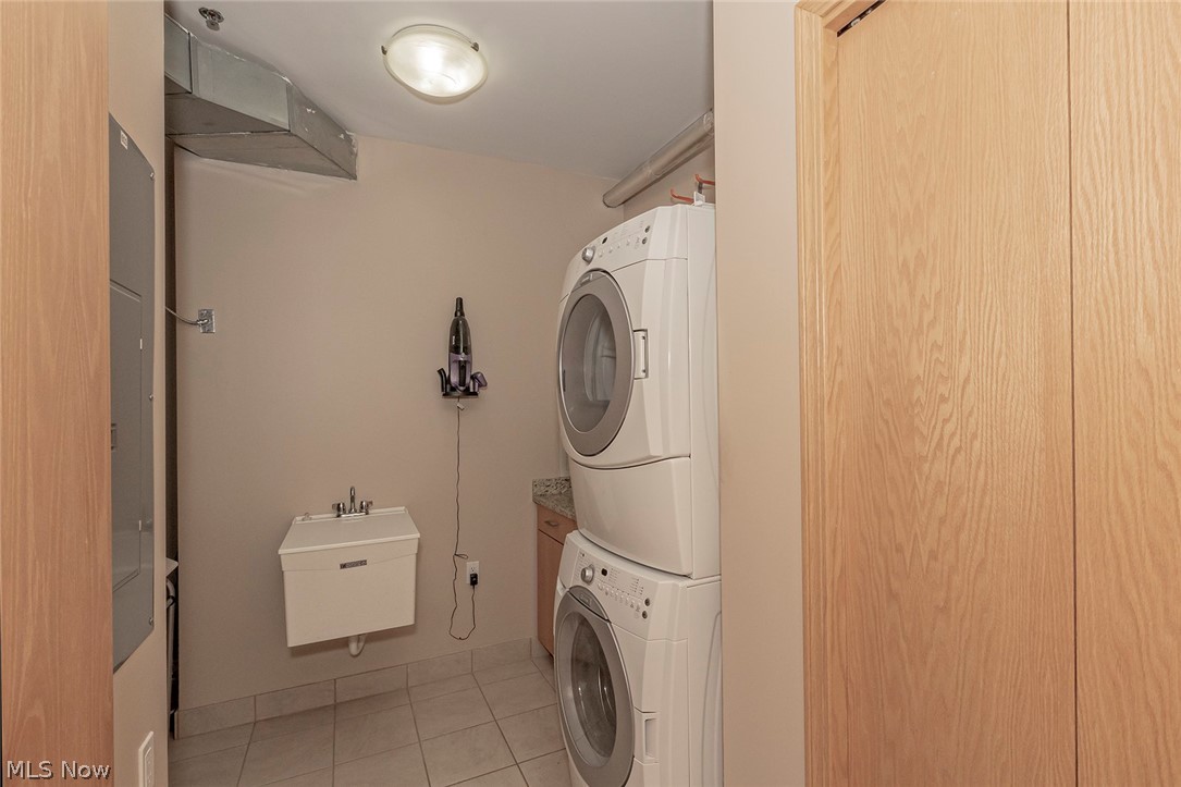 Pinnacle Condo - Residential