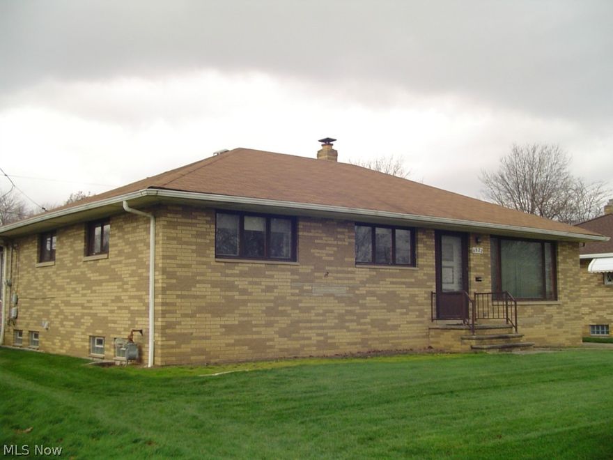 Original owner - Mint condition. Square footage does not include 19x12 heated Florida room. Great home in Brooklyn * Lots of stuff could stay *  All brick * 2 car garage could be converted to 3 with minimal work*