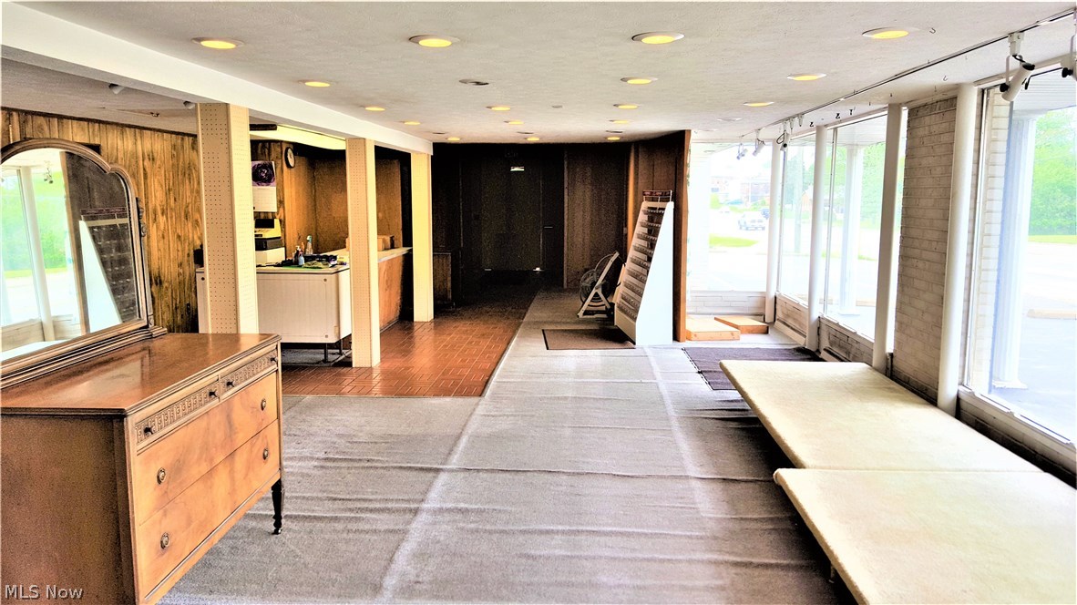 Lakeview Terrace Add - Commercial Sale
