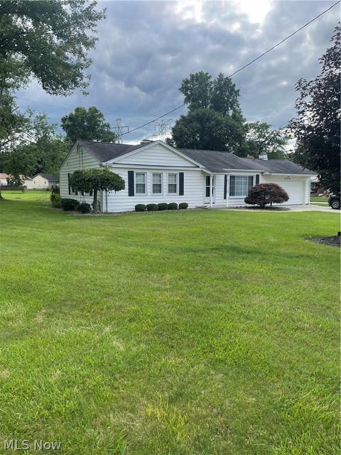 Homes For Sale - 3930 Baymar Drive<br/> Youngstown, OH 44511