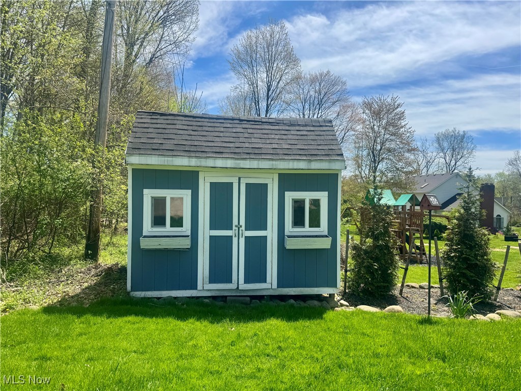 696 Inverness Road, Akron, Ohio image 36