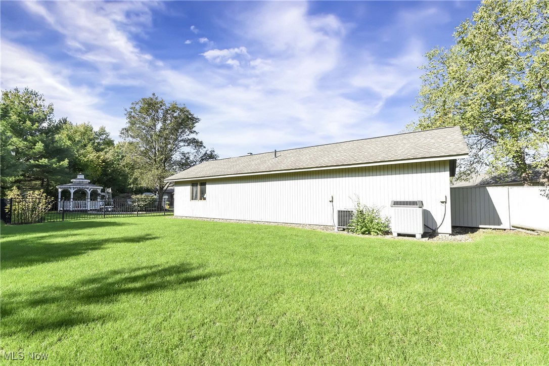 33140 Glenwood Court, North Ridgeville, Ohio image 33