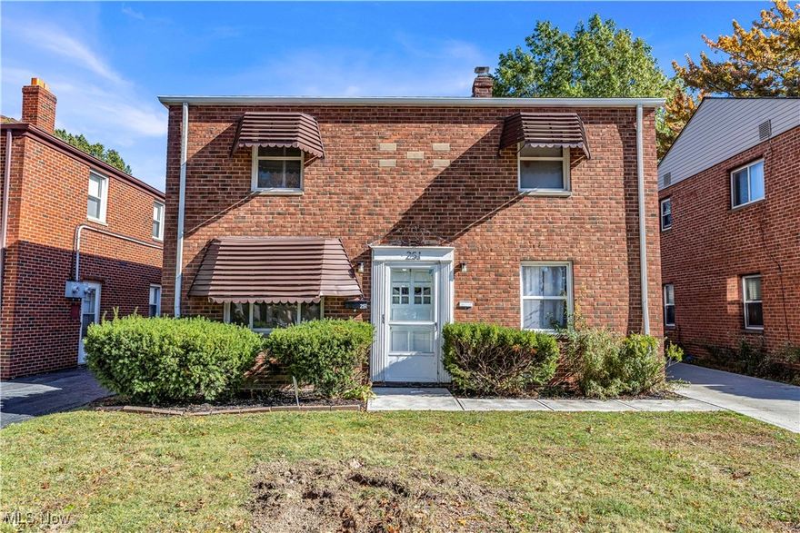 251 E 200th St | DN, Euclid- Spacious 1-bed 1-bath multi-family home! //

$ 975 rent / $ 975 deposit //
$55 application fee per adult //
1-2 pets OK in this unit. After application pre-approval, a PetScreening is required for any animals to proceed with one of our properties; a PetScreening affidavit is still required if you have no pets. (Some breed restrictions apply per HUD guidelines). //
NO SMOKING //
1 time $139 non-refundable set up fee paid at lease signing //

$35/month required resident benefit package; can include personal property/liability insurance for an additional $10/month for $45/month total. //

After application Pre-Approval 1 applicant per household application is required to fill out a PetScreening application before being about to proceed with placing a Reservation Fee for one of our properties. You will receive a pre-approval for your application and in order to proceed, the PetScreening is required. Even if you have NO pets - this application must be filled out. One time, non-refundable pet fee of $250-600 per animal applies to all pets & must be paid before or when you pay your first month rent. (No fee for qualified assistance animals). //

Our application is processed through secure site: Findigs, and they require ID and income verification. Without this, your application will not be processed. They offer 24/7 chat support on their application directly if you have any questions. //

BEDROOMS:1 //
BATHROOMS:1 //
APPLIANCES PROVIDED:N/A //
UTILITIES / RESIDENT RESPONSIBILITY:Resident pays gas and electric and is responsible for snow removal. //

Serious inquiries only.