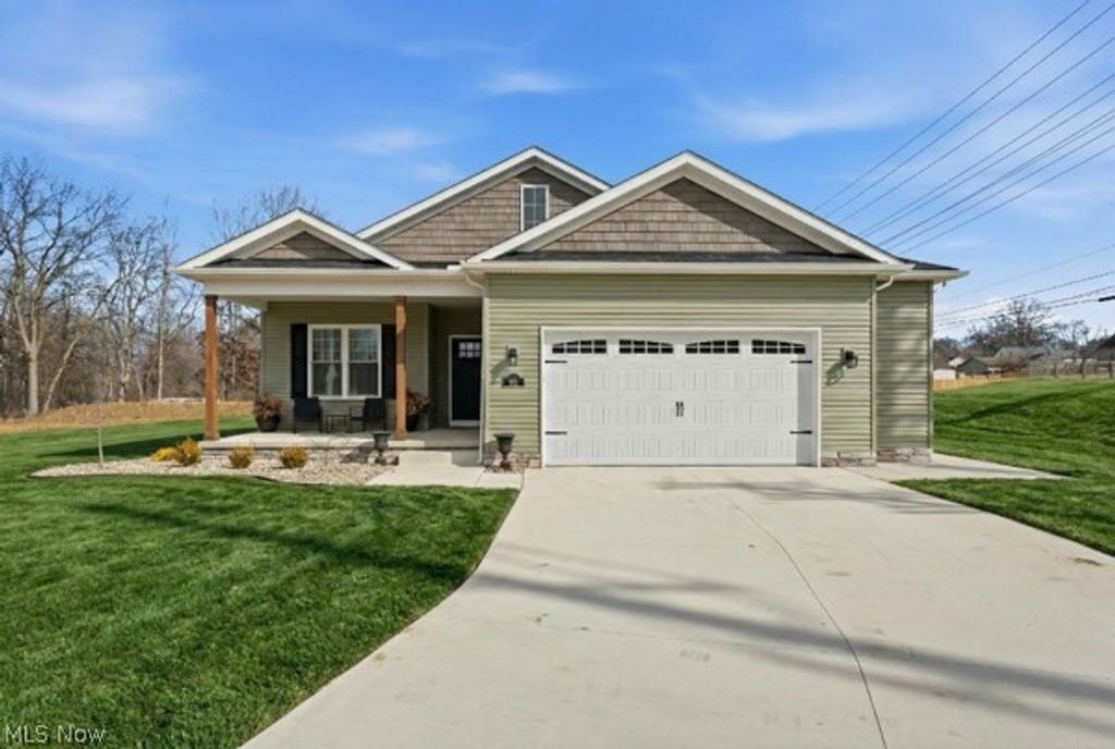 Photo of 911 Dogwood Drive, Hubbard, OH 44425 (MLS # 5191323)