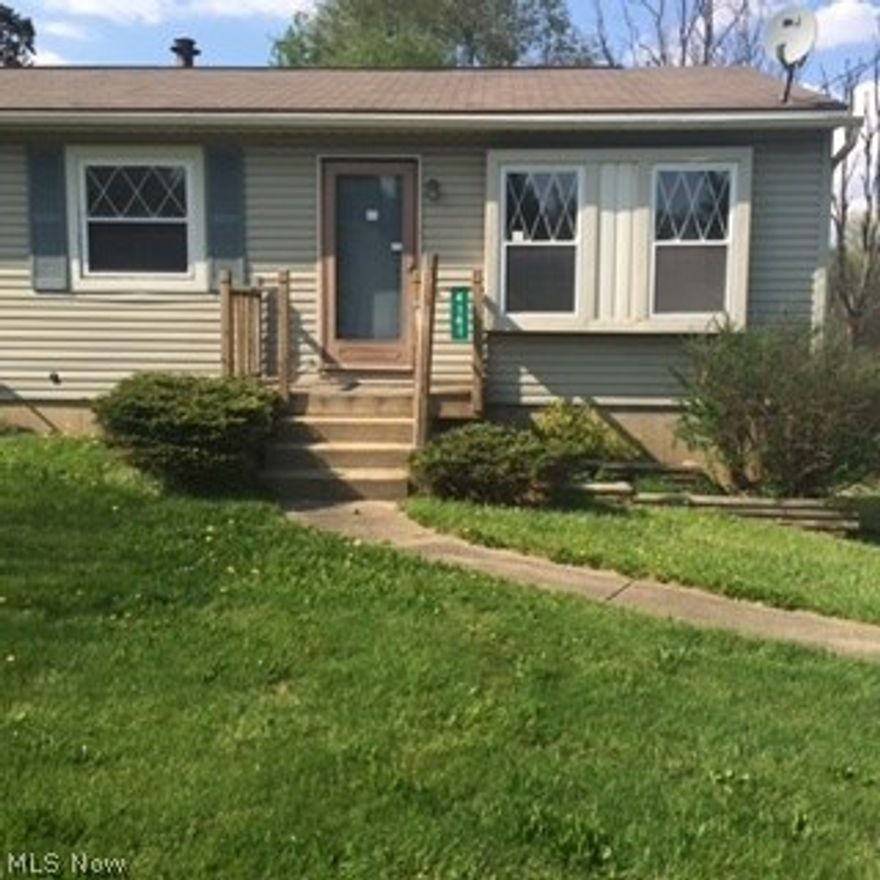 Great ranch house with 2 car attached garage, updated kitchen and nice lot.  This one won't last long at this price.  BANK OWNED FORECLOSURE.  NOT a short sale.  Easy, quick purchase process. $1,000 or 1%, whichever is greater, minimum earnest money deposit required with all offers.  Subject to Bank Addendum.