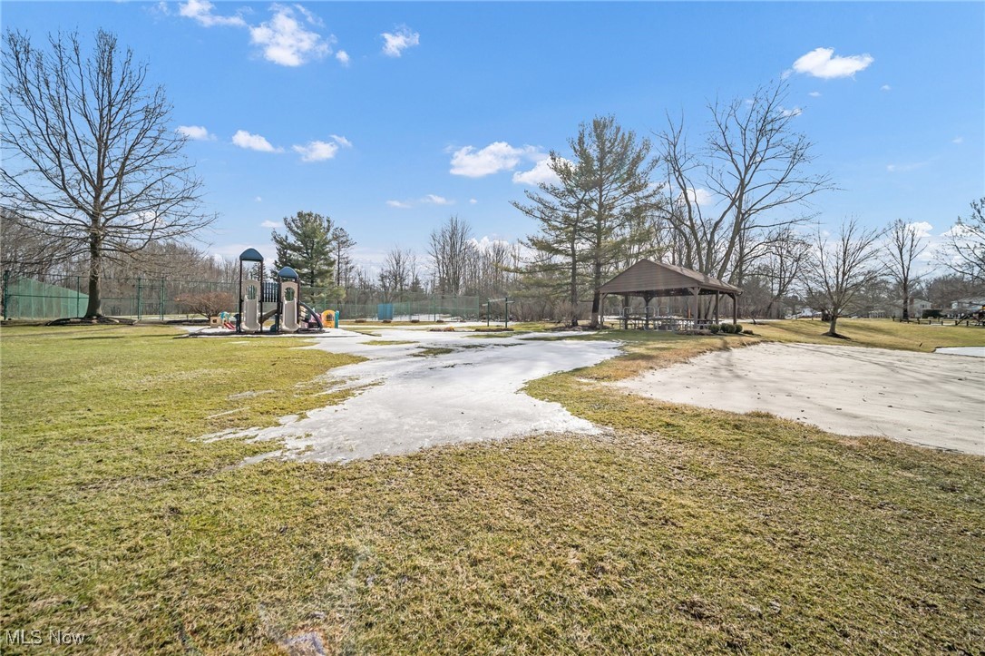 5215 Maple Springs Drive, Chagrin Falls, Ohio image 47