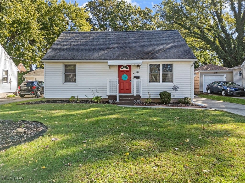 Photo of 172 Anna Avenue NW, Canton, OH 44708 (MLS # 5164198)