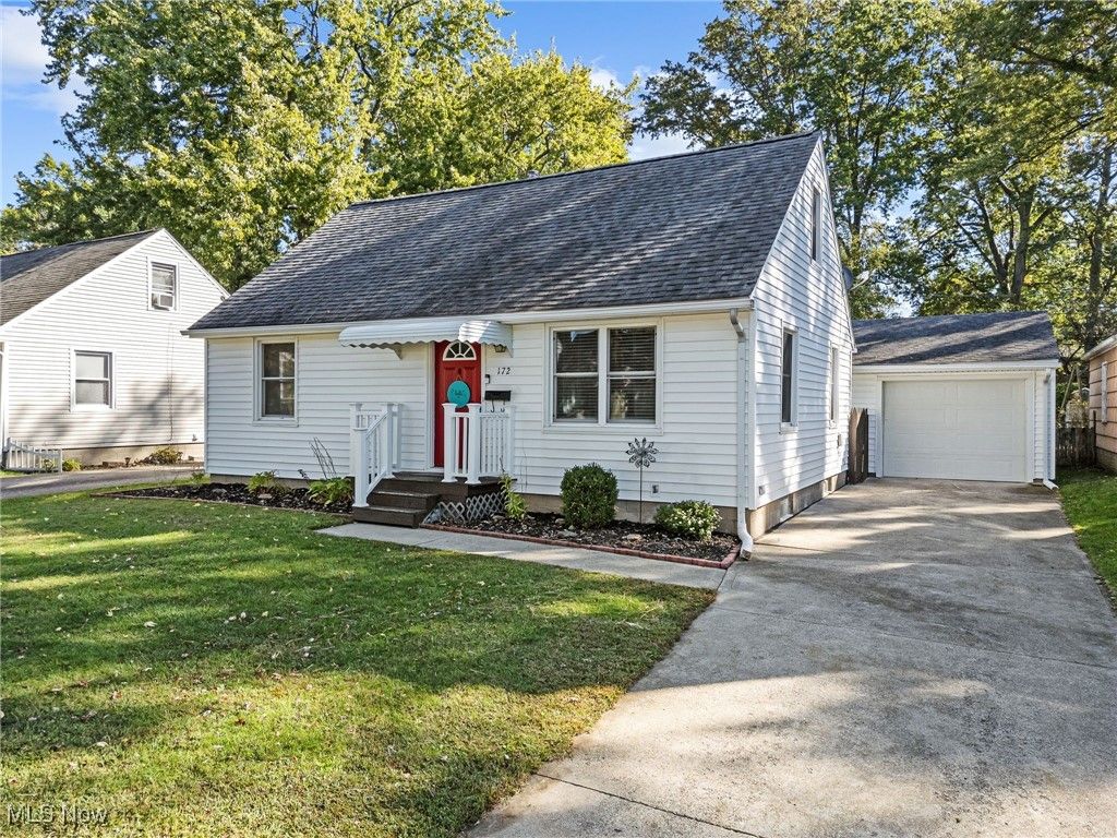 Photo of 172 Anna Avenue NW, Canton, OH 44708 (MLS # 5164198)