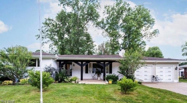 31 LAKE SHORE DR, YOUNGSTOWN, OH 44511 - Image ea736632da3c9ba32f7b46bc042d434a/2808373313