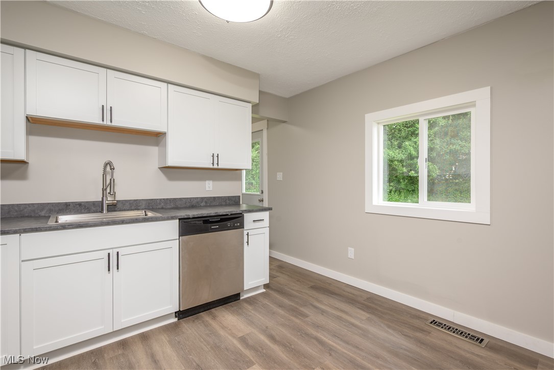 Ravenna, Ohio 44266, United States, 4 Bedrooms Bedrooms, ,1 BathroomBathrooms,Residential,Pending,154918