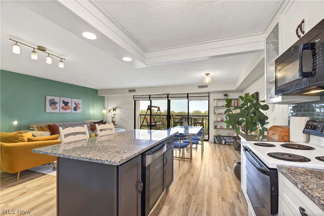 Meridian Condo - Residential