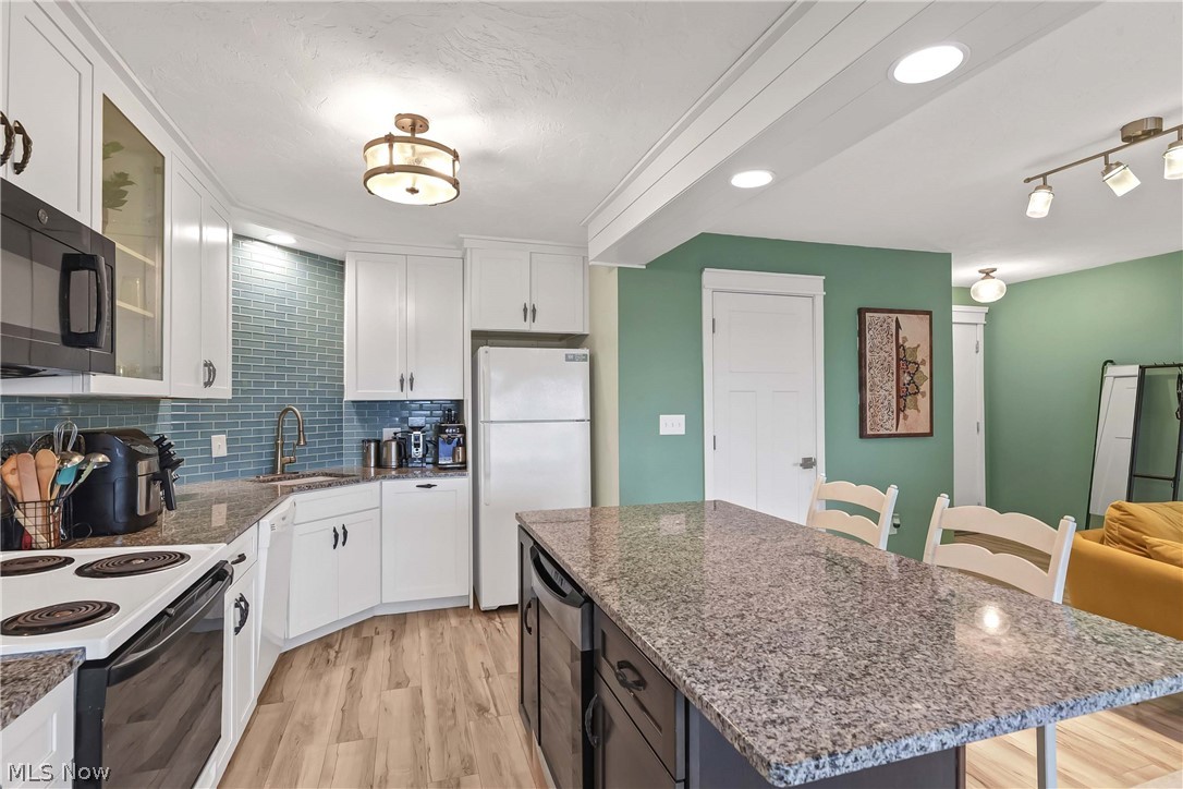 Meridian Condo - Residential