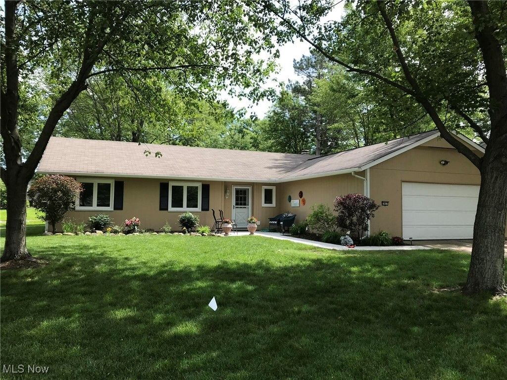 Photo of 19617 Cross Trail N, Strongsville, OH 44136 (MLS # 5181686)