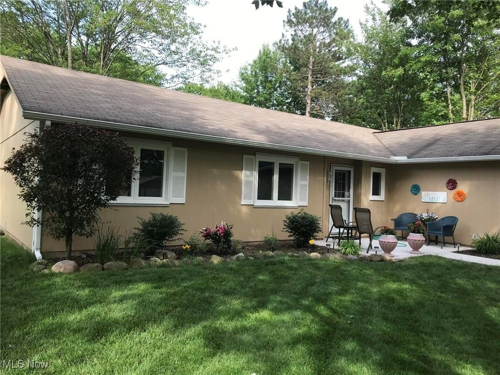 Photo of 19617 Cross Trail N, Strongsville, OH 44136 (MLS # 5181686)
