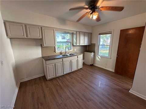 Tiny photo for 815 Detroit Avenue, Youngstown, OH 44502 (MLS # 5217017)