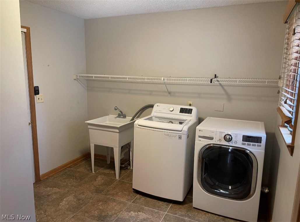 Hilltop Corner Condo - Residential