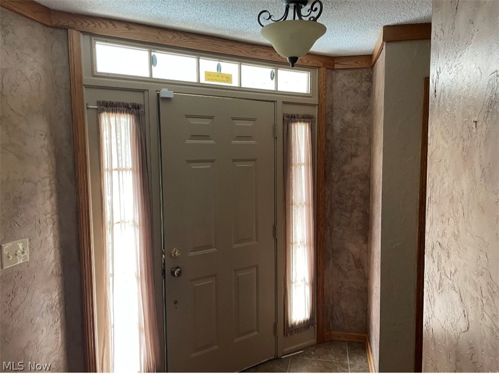 Hilltop Corner Condo - Residential