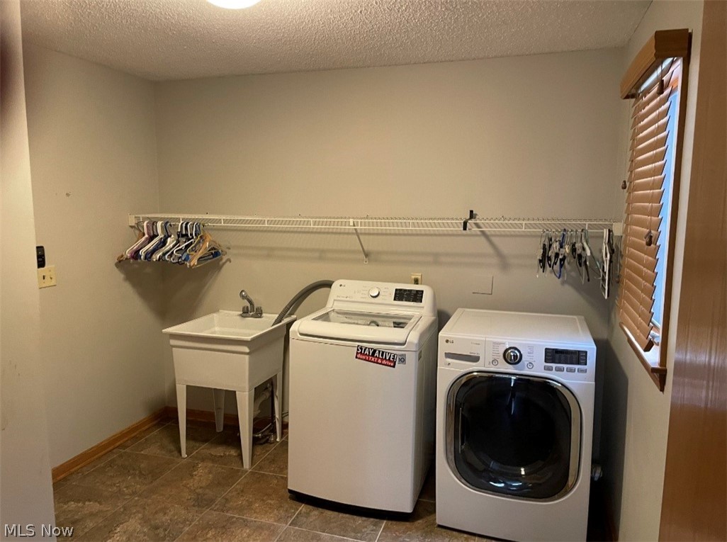 Hilltop Corner Condo - Residential