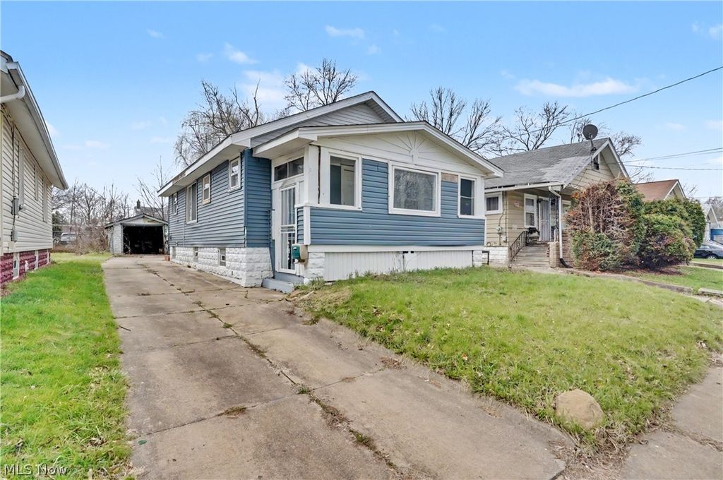 Photo of 872 Cole Avenue, Akron, OH 44306 (MLS # 5197498)