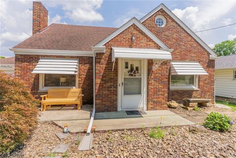 Homes For Sale - 255 Grandview Avenue<br/> Trumbull County, Hubbard, OH 44425