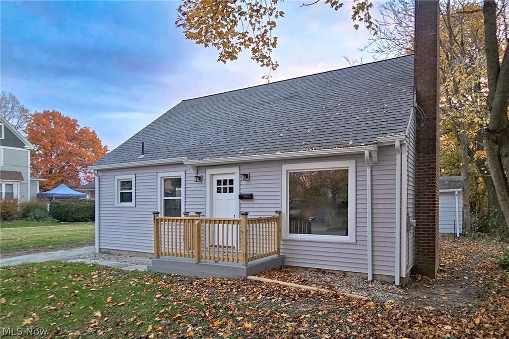 Photo of 17 N Richview Avenue, Youngstown, OH 44509 (MLS # 5187181)