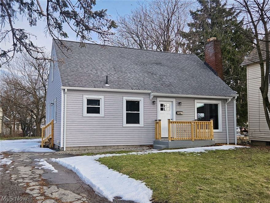 Cute as a button, three bedroom conventional style home on youngstown's beautiful Westside!