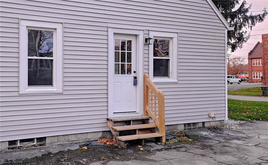 Photo of 17 N Richview Avenue, Youngstown, OH 44509 (MLS # 5187181)