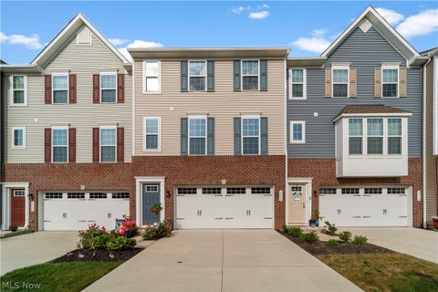 Townhouse For Sale - 4008 N Steels Circle<br/> Cuyahoga Falls, OH 44224
