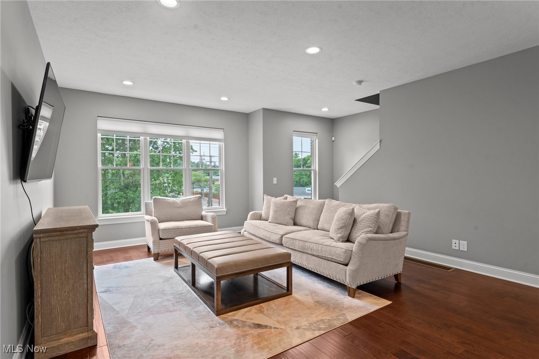 1335 W Clifton Boulevard