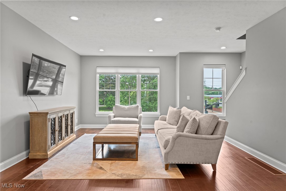 1335 W Clifton Boulevard