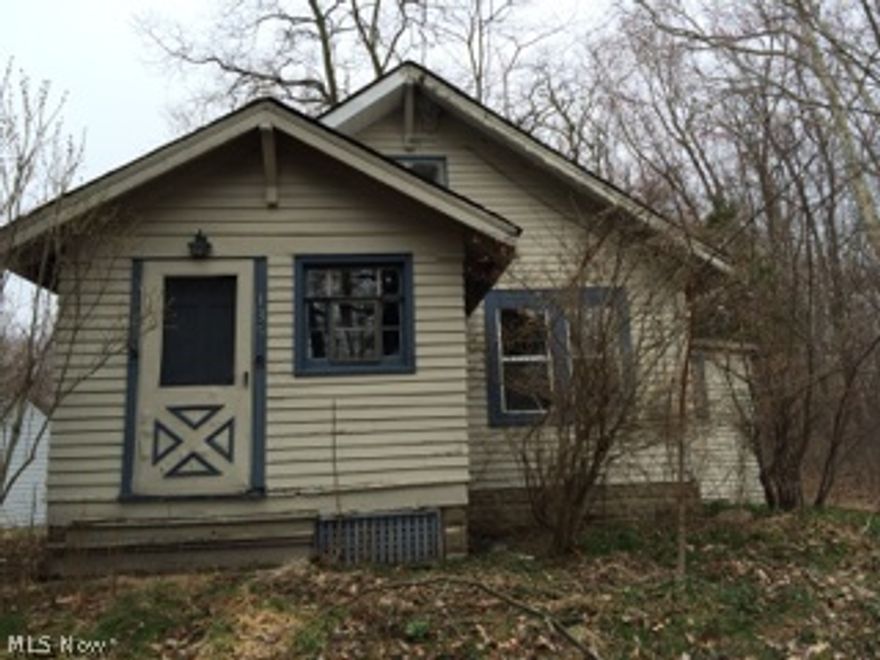 The value is in this LOT! Excellent location! Great Potential!