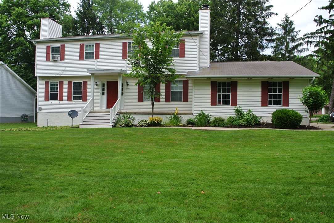 North Canton affordable condo, 3 bedrooms, 1 1/2 baths, fireplace, deck, rec room in basement, 1 car garage. Updated laminate floors in living room & kitchen. Half bath updated.