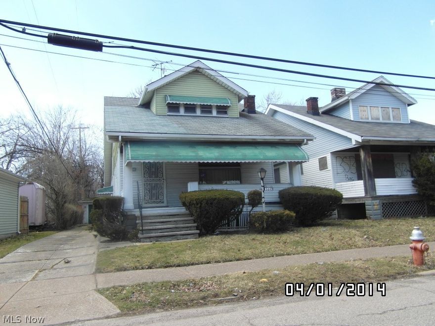 nice home property in move in condition this is not a bank reo.
fresh up painting make it your home, NICE 2 car garage